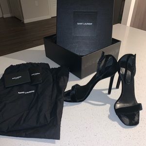 YSL / SAINT LAURENT AMBER 105 ANKLE STRAP SANDAL